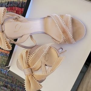 Delman velour bow stelleto shoes size 6